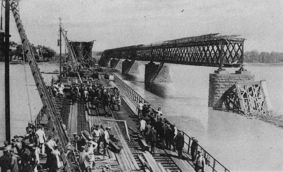 Zniszczony most pod Cytadelą