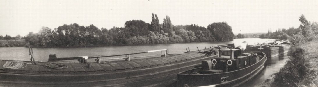 Zola, Francois Emile - Kähne hinter dem Grundstück vorbeifahrend (Zeno Fotografie)
