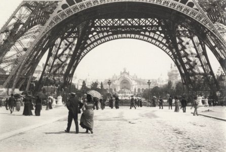 Zola, Francois Emile - Blick durch den Eiffelturm auf den »Elektrizitäts-Palast« (Zeno Fotografie) photo