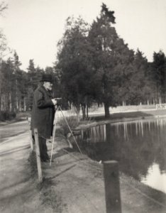 Zola, Francois Emile - Zola photographiert im Bois de Boulogne (Zeno Fotografie)