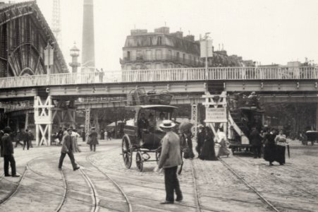 Zola, Francois Emile - Die Elektrobahn umfuhr in etwa 20 Minuten das gesamte Ausstellungsgelände (Zeno Fotografie)