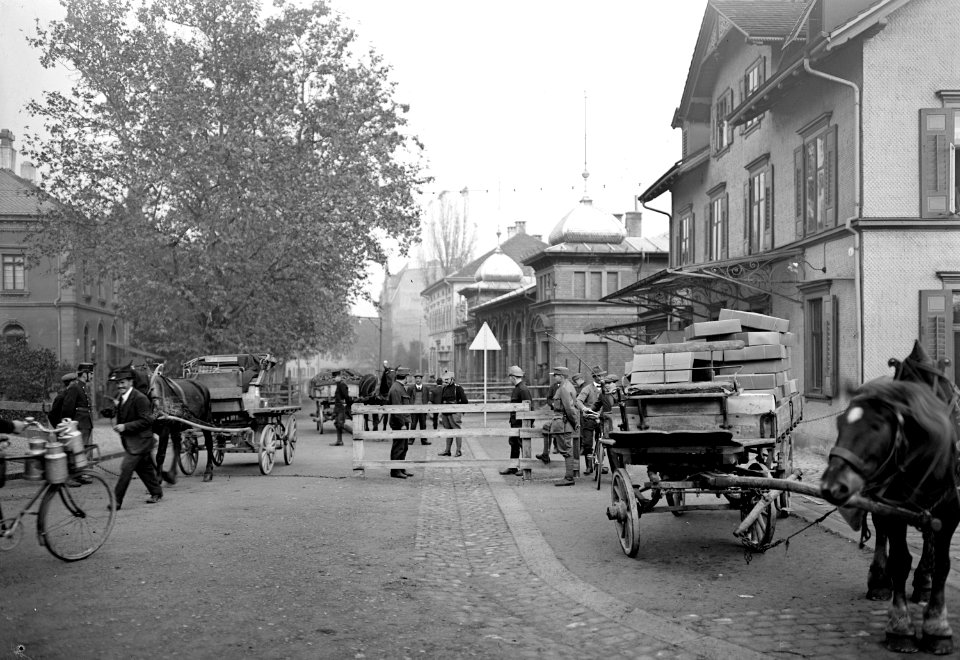 Zollkontrolle an der Strasse Kreuzlingen - Konstanz - CH-BAR - 3240955