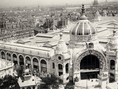 Zola, Francois Emile - Pavillon von Bergbau und Metallurgie. Links der Palais des Costumes; in der Ferne Notre Dame und der Dôme des Invalides (Zeno Fotografie)