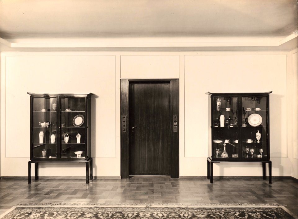 Zuckerraffinerie Fr. Meyers Sohn, Tangermünde. Direktorwohnhaus, Direktorwohnhaus Glasschränke im Speisezimmer