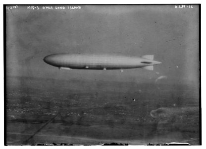 ZR-3 over Long Island LCCN2014717761
