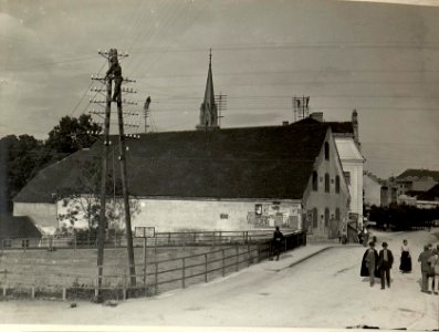 Zuspannung einer Telephonleitung auf ein Stadtnetz. Aufgenommen am 16. Juli 1916. (BildID 15477912)