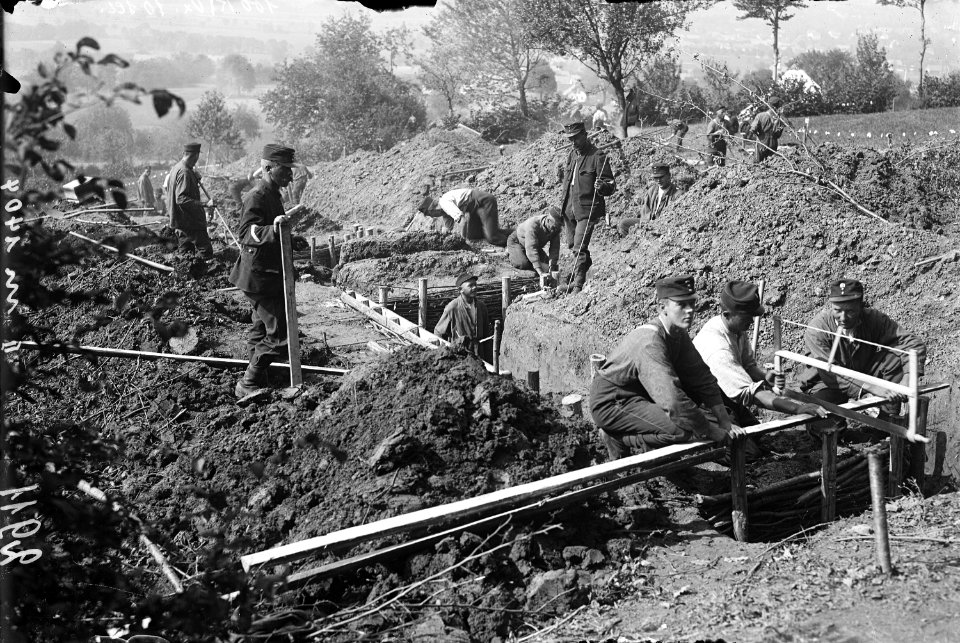 Zurüsten der Holzpfähle - CH-BAR - 3237038