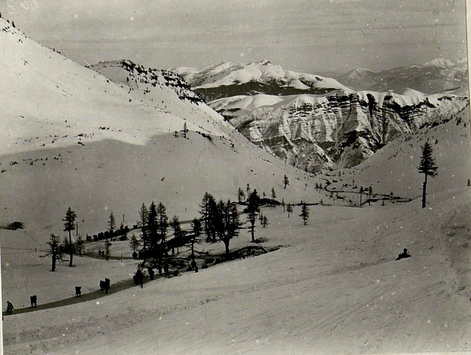 Zutragen von Proviant auf den Pasubio von Bisortemulde (BildID 15625448)