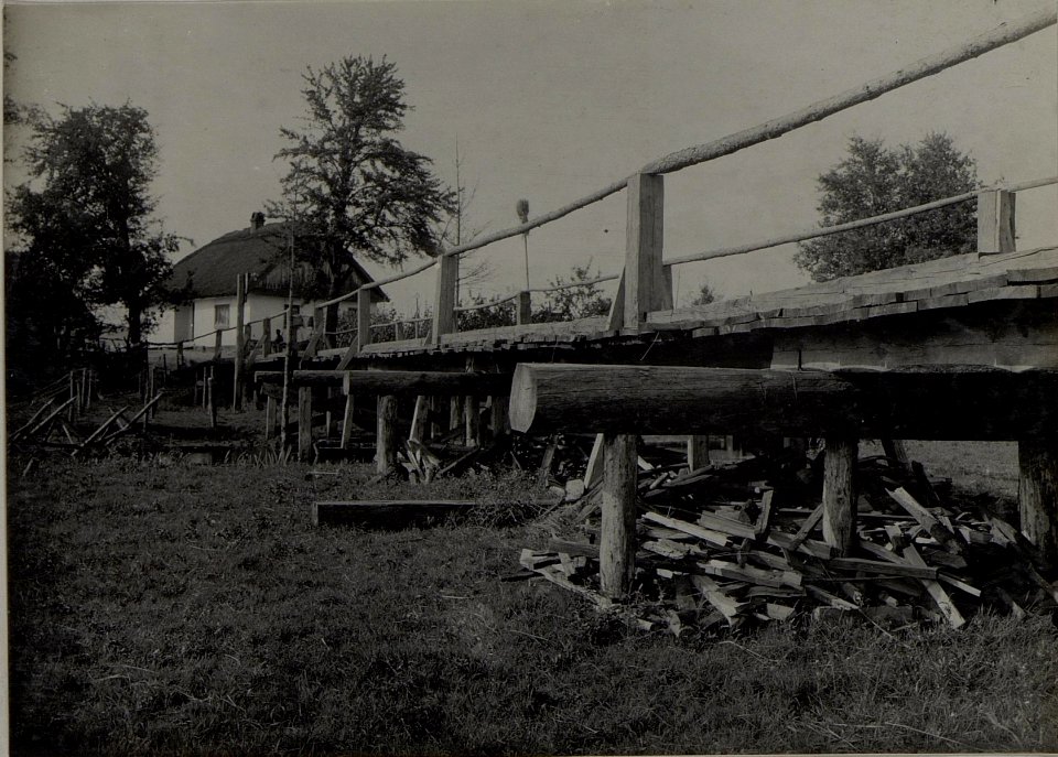 Zum Abbrennen vorbereitete Brücke über den Styr (BildID 15445823)