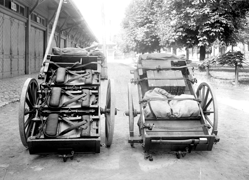 Zweiteilige Handwagen für Transport von Maschinengewehren - CH-BAR - 3238725