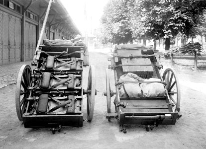Zweiteilige Handwagen für Transport von Maschinengewehren - CH-BAR - 3238725
