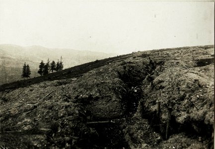 Zwinin. Südhang, Russ. Schützengräben