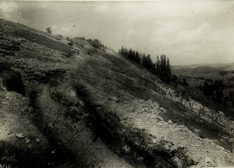 Zwinin. Nordhang, Schützengräben der Eroberer