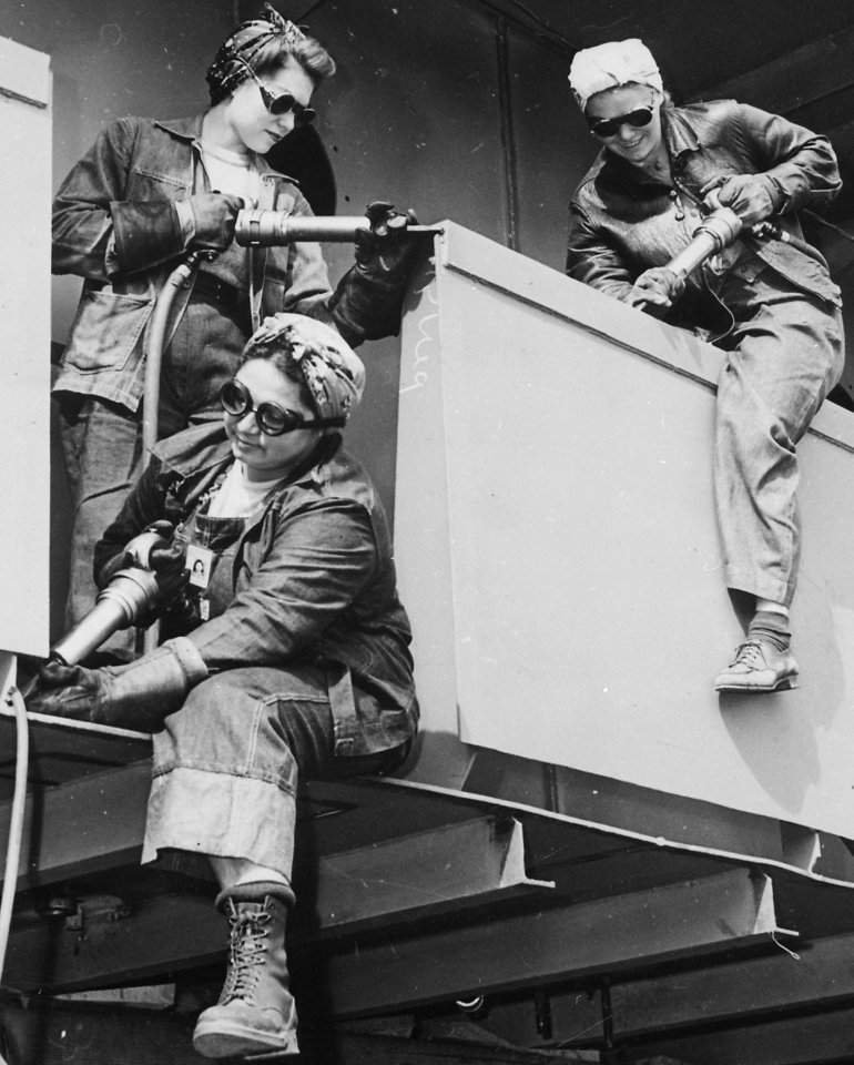 Chippers. Women war workers of Marinship Corp, 1942 - NARA - 522889 (cropped)