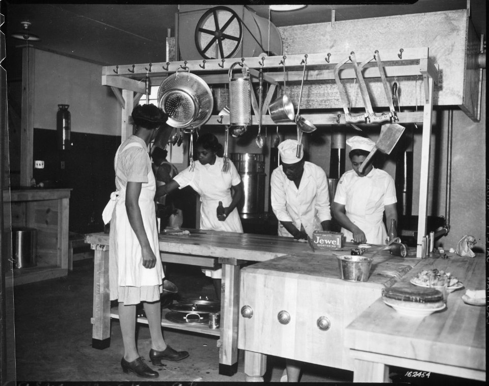 ... WAAC cooks prepare dinner for the first time in new kitchen at Fort Huachuca, Arizona., 12-05-1942 - NARA - 531152