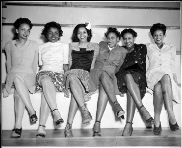 Pin-up girls at NAS Seattle, Spring Formal Dance. Left to right, Jeanne McIver, Harriet Berry, Muriel Alberti, Nancy... - NARA - 520646 photo