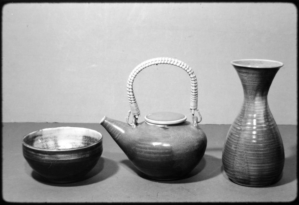 Porcelain bowl, teapot, and vase - NARA - 559029