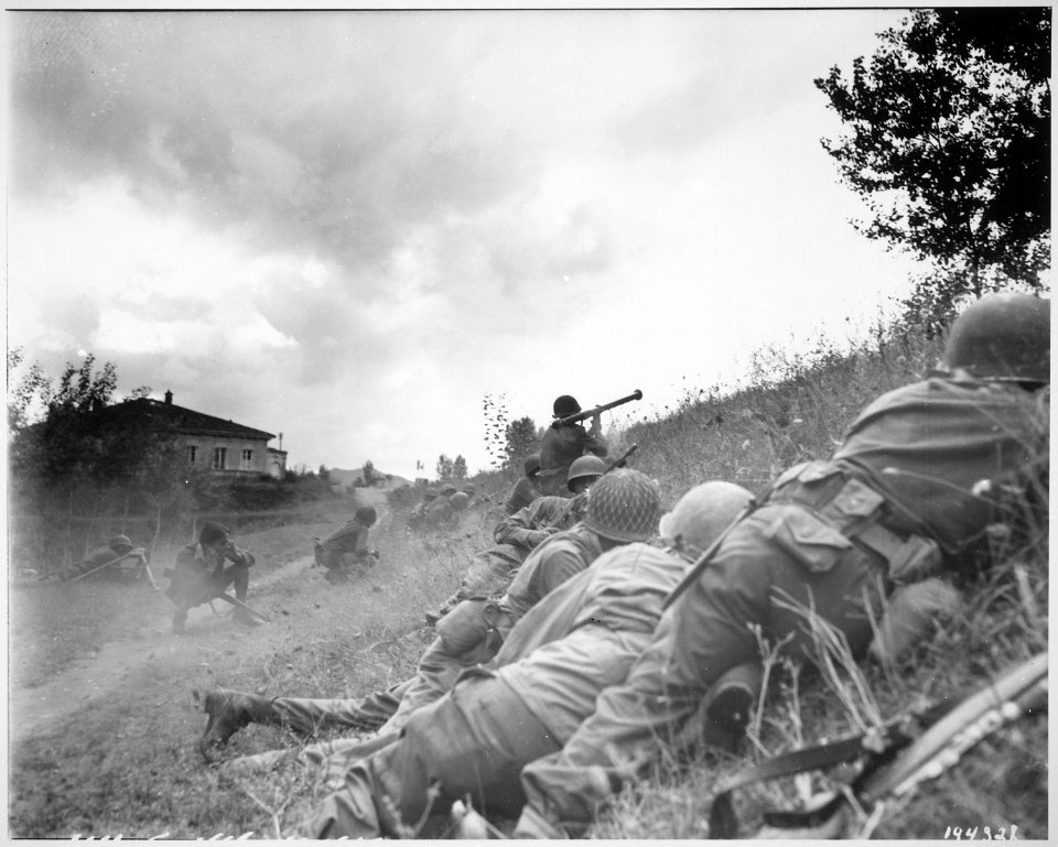 This Negro combat patrol advanced three miles north of Lucca (furthermost point occupied by American troops) to contact - NARA - 531216