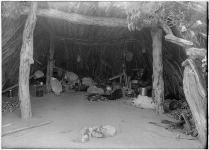 A Kickapoo wickiup, Sac and Fox Agency, Oklahoma, 1880 - NARA - 519144