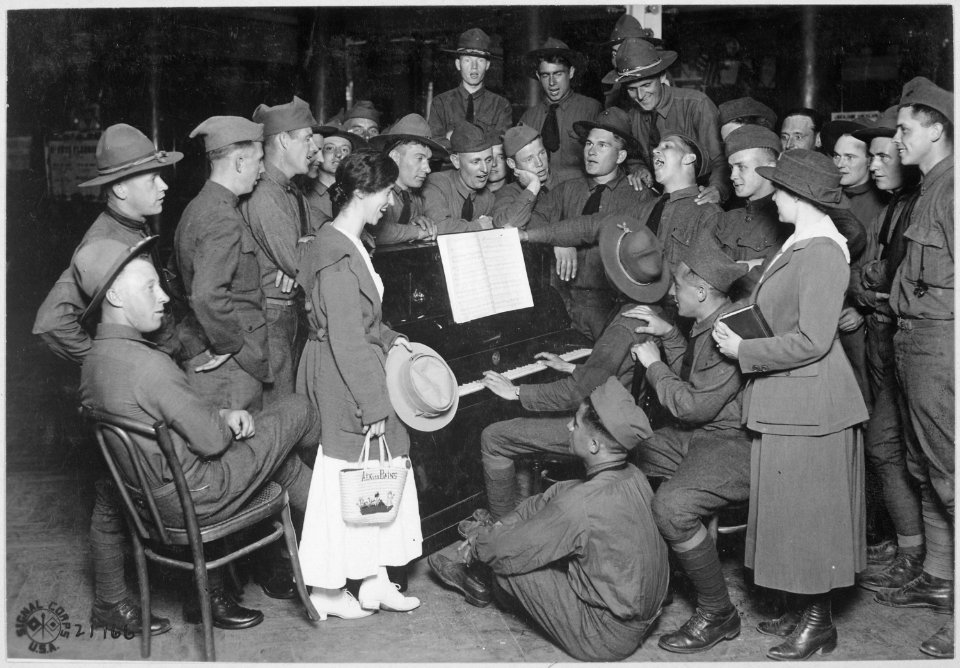 A very popular part of the Casino, the former restaurant. American boys are always ready for a song. Here are a few... - NARA - 530747
