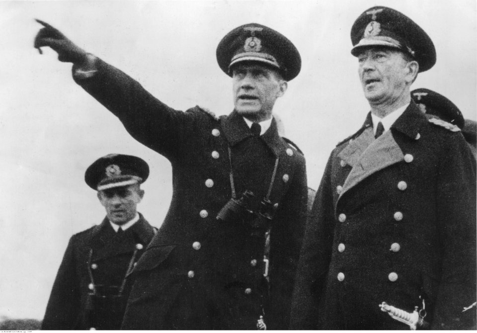 Admirał Hermann Bohm ogląda umocnienia obronne w Norwegii. (2-465)