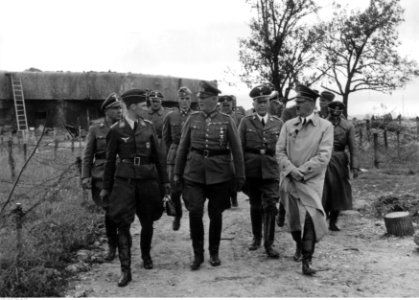 Adolf Hitler podczas inspekcji na Linii Maginota (2-281)