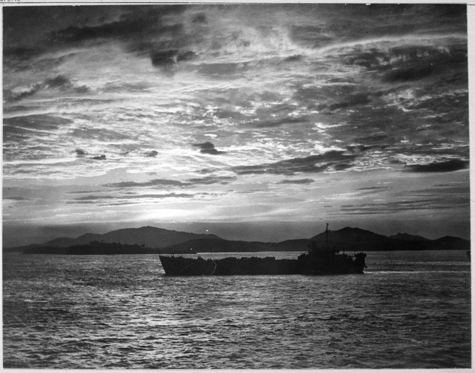A United Nations LST slips into the harbor at Inchon prior to invasion by U.S. Marines. - NARA - 520778