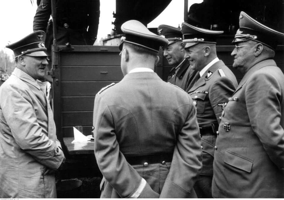 Adolf Hitler podczas inspekcji w Wogezach (2-283)