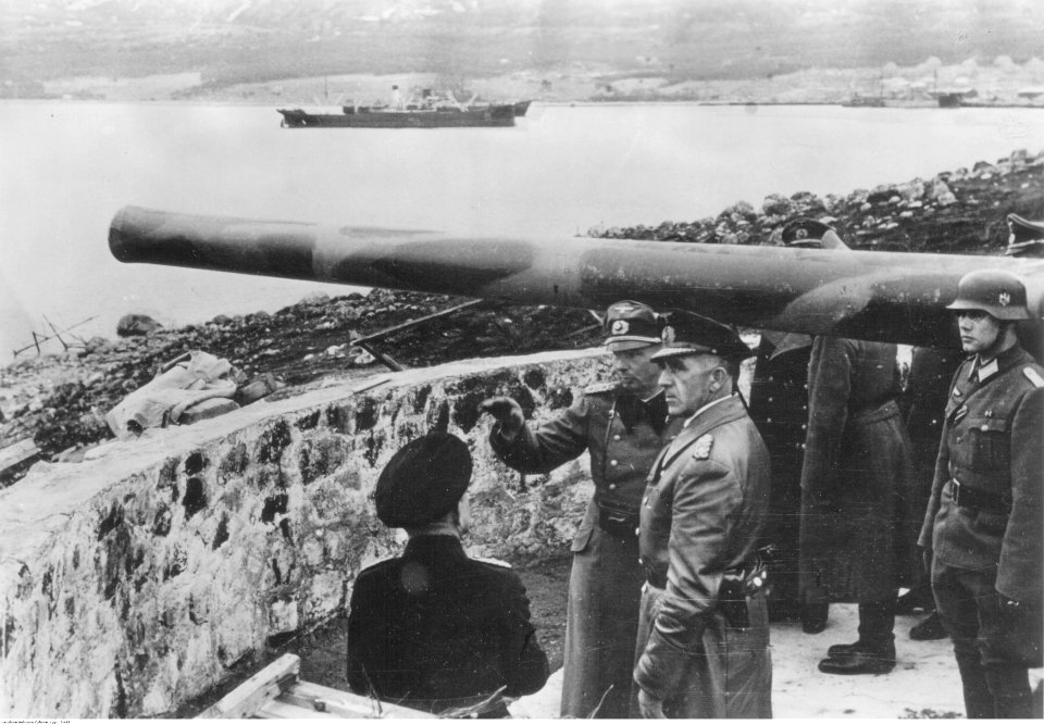 Admirał Otto Ciliax podczas inspekcji w Norwegii. (2-469)