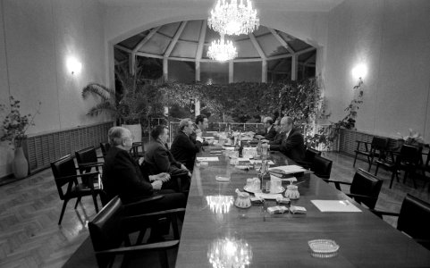 A late night meeting of the Vladivostok Summit, 1974 - NARA - 7161605
