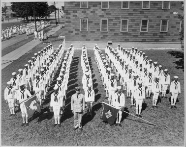A Company of Negro recruits which has been entered in the Hall of Fame at the Great Lakes, Illinois Naval Training... - NARA - 520605