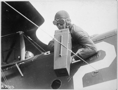 Aeroplane Graflex camera in action. circa 1917-18, ca. 1917 - ca. 1918 - NARA - 530712