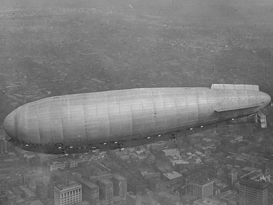 American airship Roma in November 1921 over Norfolk, Virginia. - NARA - 518863 (cropped)
