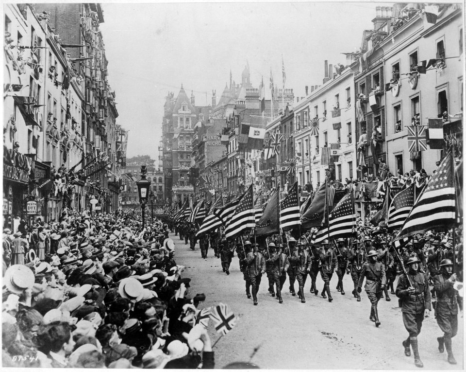 American troops entering Perth, Scotland, 1918 - NARA - 530943