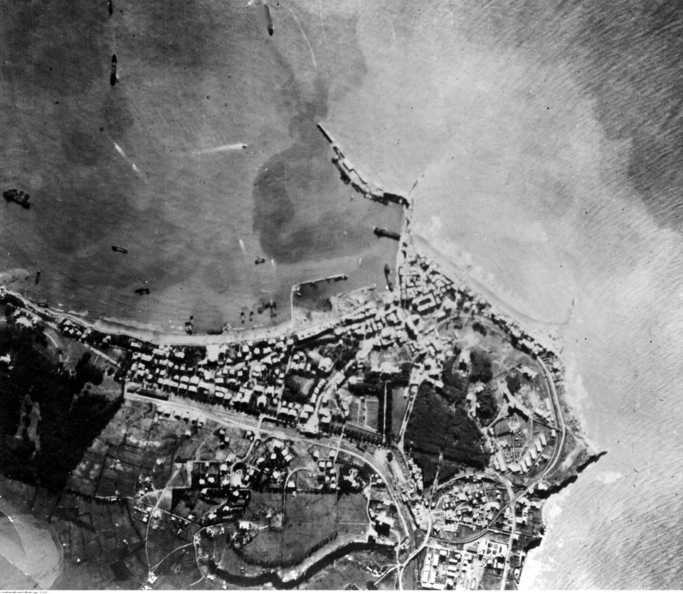 Anzio. Fotografia lotnicza portu i nadbrzeża (2-2197)
