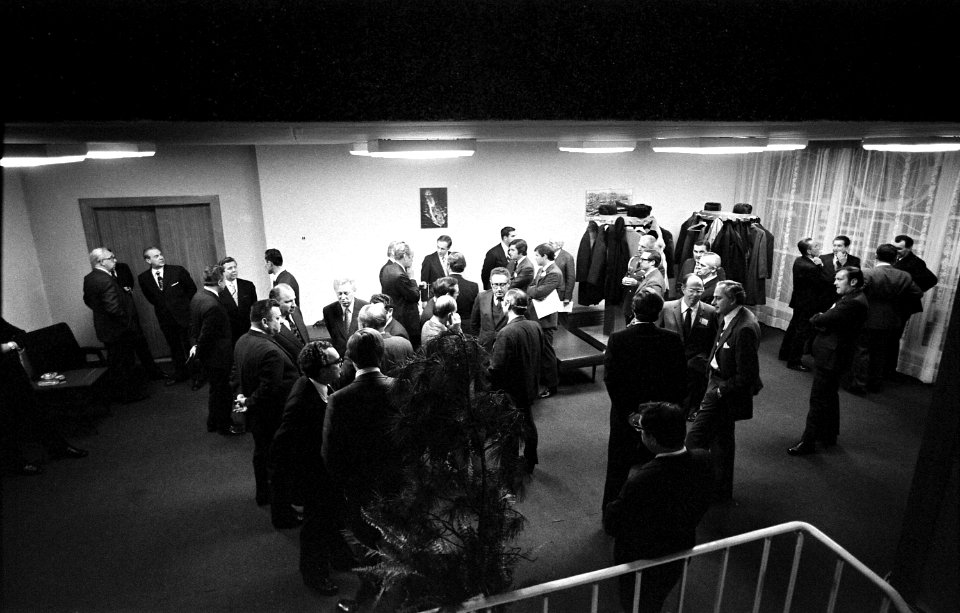 American and Soviet delegations take a break during the Vladivostok Summit Meeting - NARA - 7160091