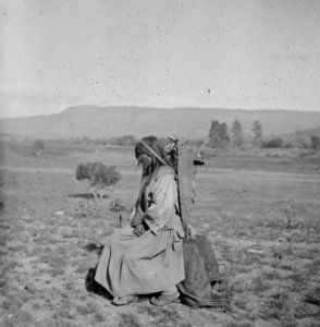 Apache woman and pappoose, 1873 - NARA - 519787 (cropped)