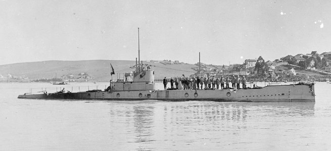 American L-6 (S-545) submarine