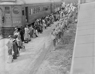 Arcadia, California. Persons of Japanese ancestry arrive at the Santa Anita Assembly center from Sa . . . - NARA - 536004