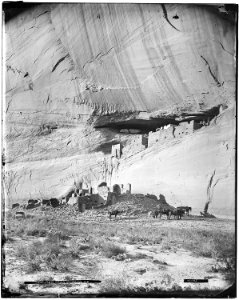 Archaeology of Southwestern U.S., Cliff dwellings, Canyon de Chelly, Arizona. - NARA - 523849