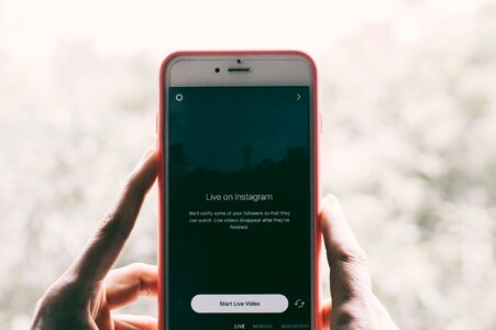 Apple iphone live