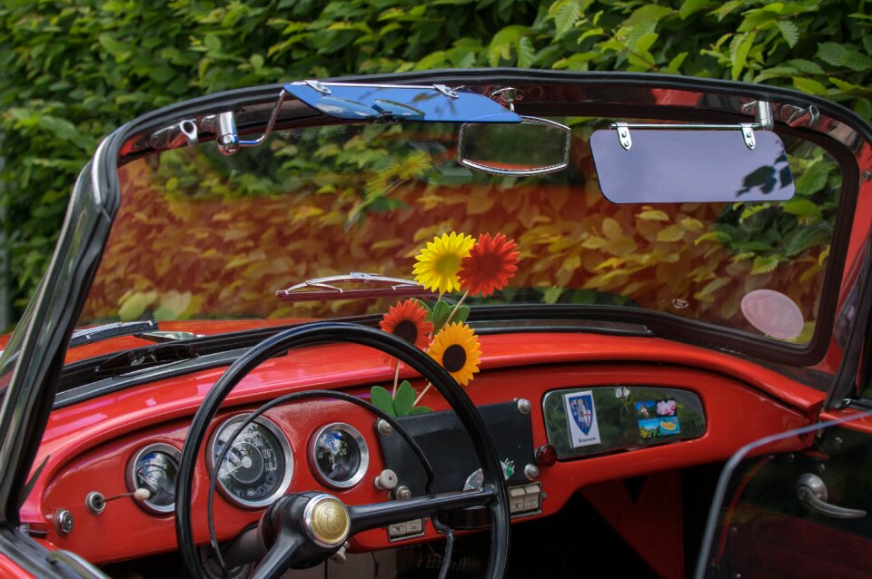Dashboard vehicle speedometer