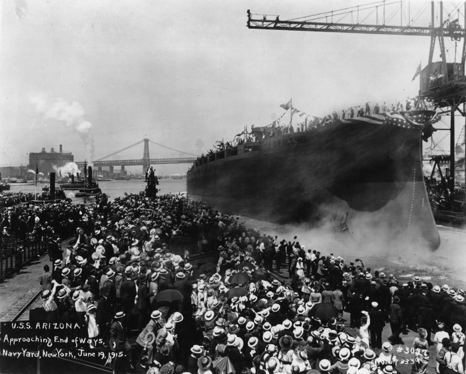 Arizona (BB39) At Launch Approaching End of Ways - NARA - 5900076 - 1915 edit