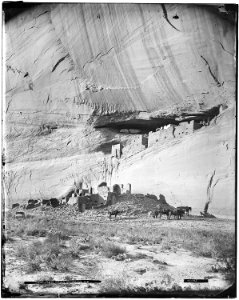 Archaeology of Southwestern U.S., Cliff dwellings, Canyon de Chelly, Arizona. - NARA - 523849