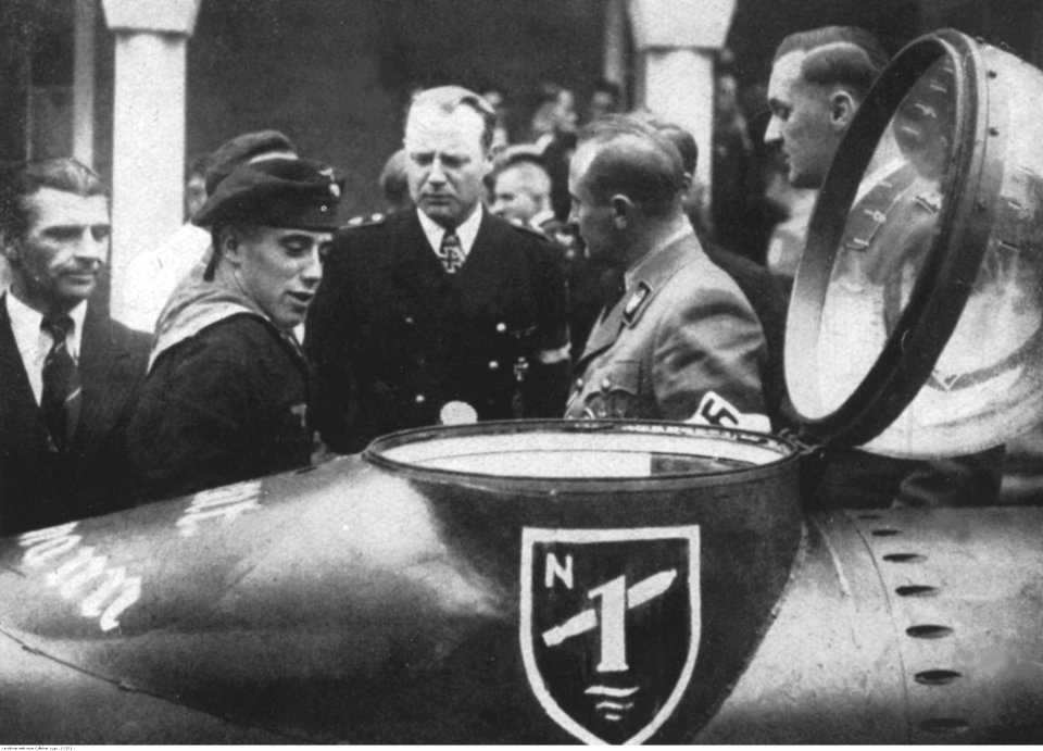 Arthur Axmann podczas spotkania z ochotnikami wojennymi Hitlerjugend (2-2577)