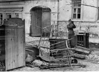 Barykada uliczna w mieście Kercz (2-834)