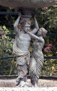 Manneken fountain statue