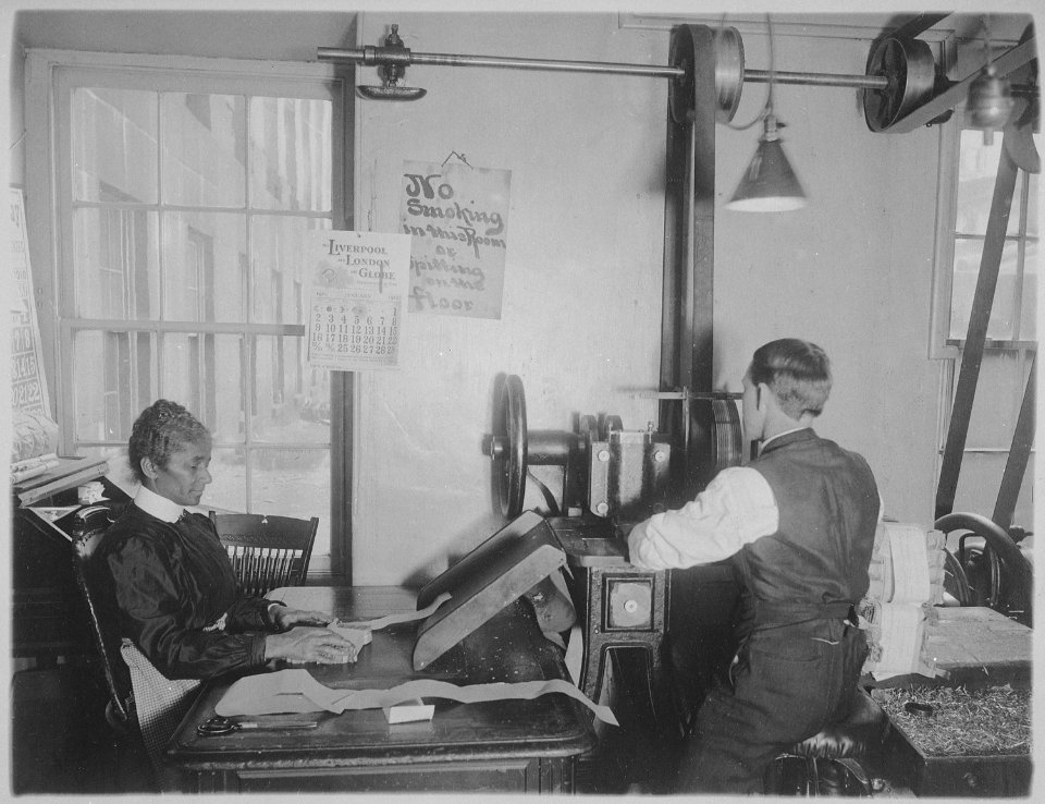 Basement. Cancelling room of the Redemption Division of the Loan and Currency in the Southeast corner of the North... - NARA - 532324