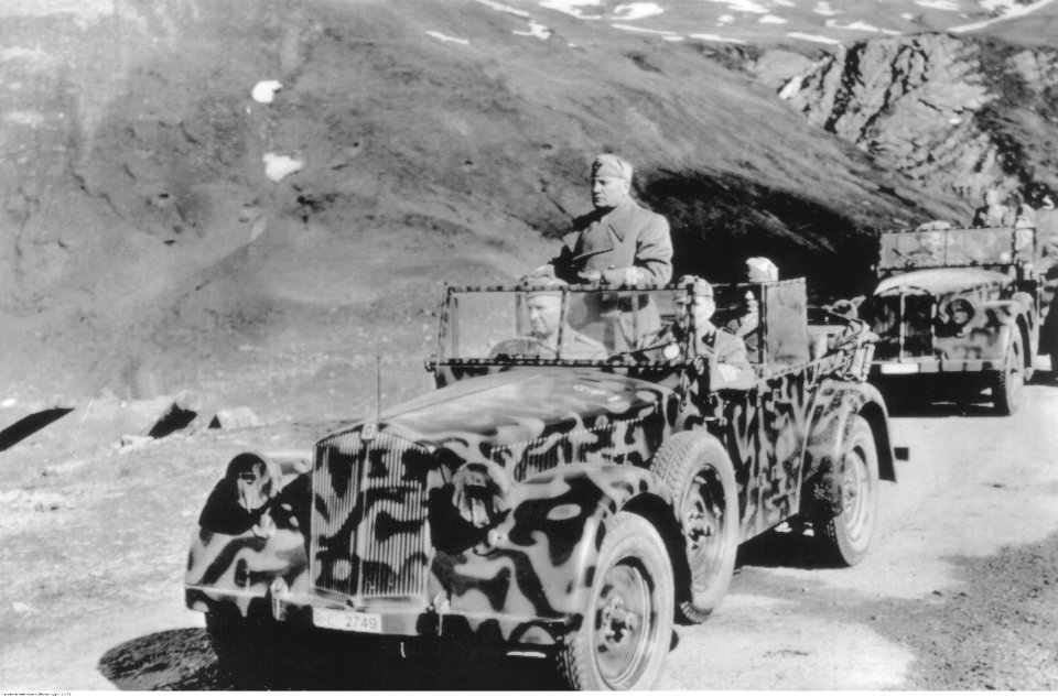 Benito Mussolini podczas inspekcji w Alpach (2-278)
