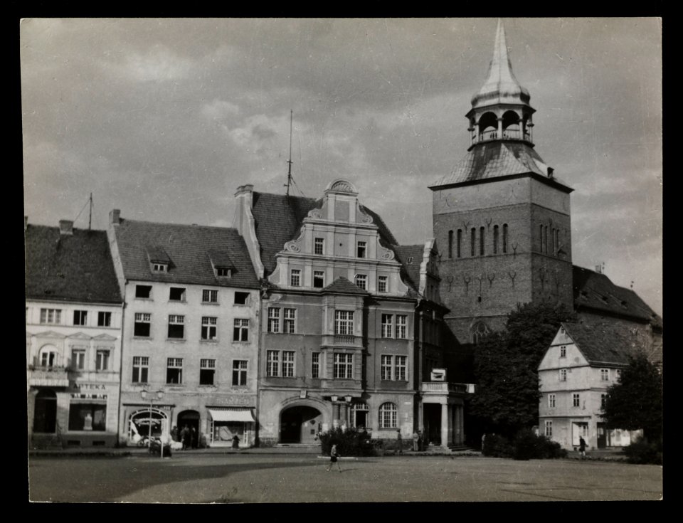 Bialogard, rynek 1945 (66045810)